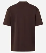 Remera básica de manga corta y cuello redondo, confeccionada en suedine de algodón peruano certificado BCI.