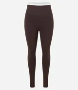 Legging deportiva color verde con cintura alta en contraste color blanco. Confeccionada en tejido de poliamida y elastano, con ajuste ceñido al cuerpo.