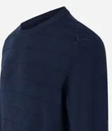 Suéter negro de punto con cuello redondo y mangas largas. Diseño con líneas horizontales en relieve.