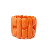 Pulsera elástica de resina color naranja con diseño moderno.