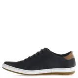 Zapatos casuales de hombre Freeway, color negro con detalle en talón color tostado. Presentan cordones al tono, costuras decorativas y perforaciones laterales. Cuentan con suela blanca y base de goma color caramelo.