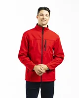 Campera azul marino de poliéster, tipo softshell, con cuello alto y cierre frontal. Cuenta con bolsillos laterales con cierre y un bolsillo vertical en el pecho. No tiene capucha.