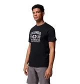 Remera de manga corta color negro con cuello redondo y estampado gráfico frontal en color blanco con el logo y nombre de la marca Columbia.