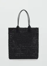 Bolso tipo shopper negro de fibras naturales trenzadas, con doble asa corta de cuero sintético.
