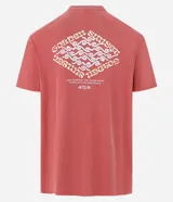Remera de algodón con efecto desteñido, cuello redondo y manga corta. Presenta estampado geométrico pequeño en el centro del pecho y corte holgado tipo comfort.
