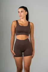 Short deportivo azul marino de tiro alto, con calce ajustado y cintura ancha.