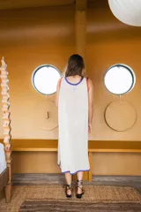 Vestido largo tejido en hilo de algodón con calado, color negro con detalles en celeste y naranja.