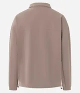 Campera deportiva oversized de microfibra color marrón, con cuello alto, cierre frontal y bolsillos laterales. Presenta bandas laterales contrastantes en las mangas y cordón ajustable en el dobladillo.