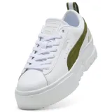 Championes Puma modelo Mayze Lth, de diseño urbano con plataforma alta, confeccionados en cuero blanco con detalles en gamuza color verde oliva en el lateral y talón.