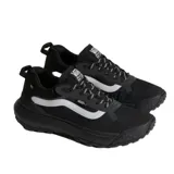 Championes Vans modelo MTE Crosspath, color negro con detalles reflectivos. Presentan un diseño de perfil bajo con capellada de textil y malla reciclada, entresuela UltraCush para mayor amortiguación y suela de goma antideslizante con tracción optimizada.