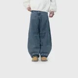 Pantalón de jean azul ultra baggy, de corte holgado con diseño amplio en las piernas y tiro medio.