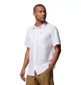 Camisa de manga corta Columbia modelo Silver Ridge II SS, color blanco, con bolsillos frontales con solapa y cierre de velcro, cuello clásico y diseño transpirable con tecnología de protección solar y absorción de humedad.