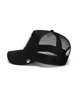 Gorra tipo trucker de cinco paneles en color negro, con paneles frontales estructurados y malla trasera transpirable. Presenta un parche bordado en el frente con la imagen de una pantera y la palabra Panther. Incluye cierre snapback ajustable y visera curva.