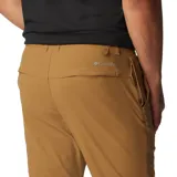Pantalón Columbia Black Mesa Woven de color tostado, diseñado para actividades al aire libre. Cuenta con tecnologías Omni-Shade™ UPF 50 para protección solar y Omni-Shield™ que repele la humedad y las manchas. Presenta rodillas articuladas, bolsillos con cremallera y un diseño cómodo y elástico.