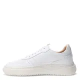 Championes urbanos Democrata modelo Eleko, color negro con suela de plataforma blanca. Presentan un diseño con paneles de cuero sintético liso y perforado, cierre mediante cordones y detalle de logo grabado en el lateral.