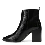 Botas de caña media Bottero, confeccionadas en cuero negro, con punta fina y taco cuadrado de altura media. Presentan cierre lateral metálico y diseño minimalista.