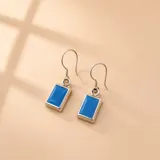 Caravanas colgantes de plata 925 con dije rectangular de esmalte azul.