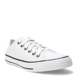 Championes Converse modelo Chuck Taylor All Star de corte bajo, confeccionados en cuero blanco con puntera de goma y suela vulcanizada con franjas negras decorativas.