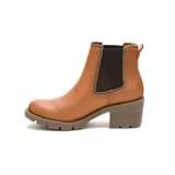Bota Chelsea color marrón claro, con elástico lateral y logo de la marca en el talón. Tiene suela de goma con plataforma y taco cuadrado.