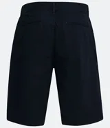 Bermuda masculina de sarga color blanco, con diseño recto, cierre con botón y cremallera, y bolsillos delanteros y traseros.