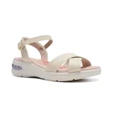 Sandalia de cuero sintético color beige con plataforma blanca y detalle de cámara de aire transparente en el talón.