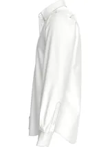 Camisa blanca de popelina stretch, con cuello abotonado, manga larga y logo de la marca bordado en el pecho.