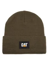 Gorro de punto verde militar con vuelta y parche frontal negro con el logo de Cat en blanco y amarillo.