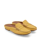 Zueco destalonado tipo mocasín de cuero graneado amarillo, con costuras visibles y suela plana de goma.