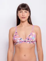 Top de bikini con estampado de flores multicolor, corte triangular, breteles finos regulables, forro interior y copas desmontables.