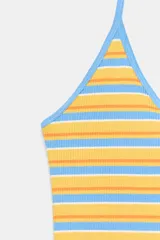 Top de punto con cuello halter y espalda descubierta, con diseño de rayas horizontales en tonos amarillo, naranja y celeste, y detalles de vivos en contraste.