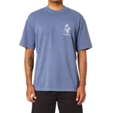 Remera de manga corta color azul deslavado, corte relajado, con un pequeño estampado gráfico en el pecho izquierdo.