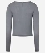Blusa de manga larga confeccionada en tejido rib con textura acanalada y leve transparencia. Presenta un corte ajustado al cuerpo y escote redondo.