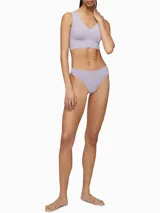 Colaless lila de microfibra suave con bordes cortados a láser y logo de Calvin Klein estampado en la cadera.