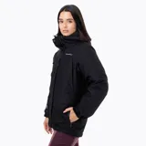 Campera impermeable Merrell de corte técnico, color negro, con capucha ajustable, cierre frontal waterproof, bolsillos frontales con solapa, ventilación bajo las axilas y puños ajustables.