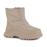 Bota corta de caña media color gris claro, con exterior acolchado y suela track.