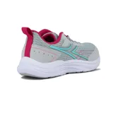 Championes deportivos Diadora modelo Snipe, de color gris con detalles en fucsia y turquesa. Presentan una capellada de malla transpirable con refuerzos sintéticos, cierre de cordones y suela de goma blanca con amortiguación.