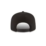 Gorro negro de visera plana, con logo bordado de los Boston Celtics en el frente. Modelo 9Fifty ajustable.