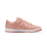 Zapatillas Nike Dunk Low Premium MF color salmón con suela blanca.