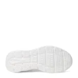 Championes deportivos Umbro modelo Glide, color gris con diseño de tejido tipo knit y suela blanca de goma. Presentan un estilo slip-on con tiradores en el talón y lengüeta, y un detalle gráfico en el lateral del talón.