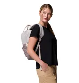 Mochila Trail Traveler 18L de Columbia, color gris con detalles en beige, con compartimento para portátil y tecnología Omni-Shield que repele la humedad y las manchas.