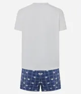Pijama corto de dos piezas de la marca Lov, confeccionado en viscolycra. Incluye una remera blanca de manga corta, cuello redondo y un bolsillo frontal a cuadros, combinada con un short azul marino con estampado a cuadros y diseño de osos, con cintura elástica.