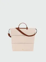 Bolso de viaje ampliable Longchamp de la línea Le Pliage Original, color marrón caqui con detalles en cuero marrón y herrajes metálicos plateados. Cuenta con asas de mano y correa de hombro ajustable y extraíble.