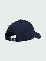Gorra de béisbol azul marino de lana con etiqueta de logo de cuero sintético en el lateral.