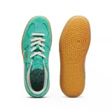 Championes Puma modelo Palermo Vintage, color verde menta con detalles en blanco y suela de goma color caramelo. Confeccionados en una combinación de gamuza y lona, con el logo de la marca en dorado en el lateral.