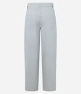 Pantalón baggy de jeans con rayas verticales celestes y blancas, cintura media, trabillas y bolsillos.