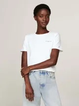 Remera blanca de algodón orgánico con cuello redondo y logo '1985' bordado en el pecho.