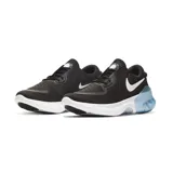 Championes de running Nike modelo Joyride Dual Run, color negro con detalles en blanco y cápsula de amortiguación transparente en el talón con cuentas de espuma.