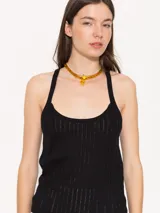 Musculosa de punto color lila con breteles finos.