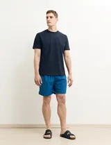 Short de baño verde agua.