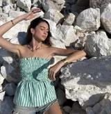 Par de aros colgantes de bronce y alpaca con diseño abstracto calado.